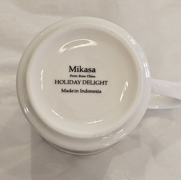 Mikasa "Holiday Delight" coffee mug. - Picture 6 of 7